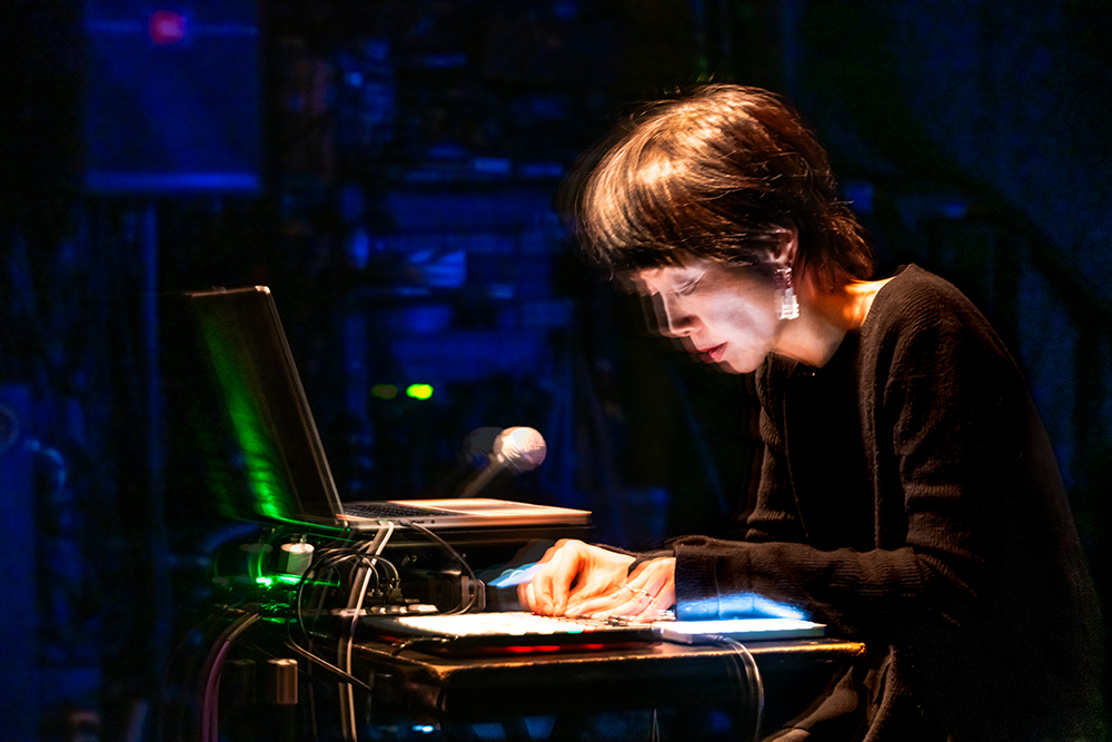 eucademix playing electronic equipment live